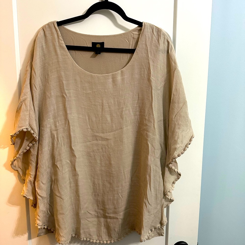Light two layer top